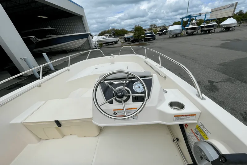 Slide: The Image of Boston Whaler 160 Super Sport 2026 - 7