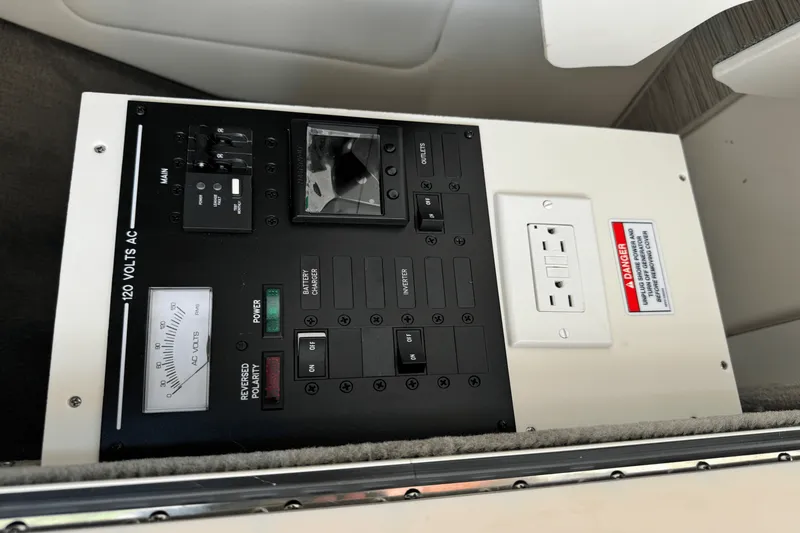 Slide: The Image of Sea Ray 290 SDX OB 2023 - 20