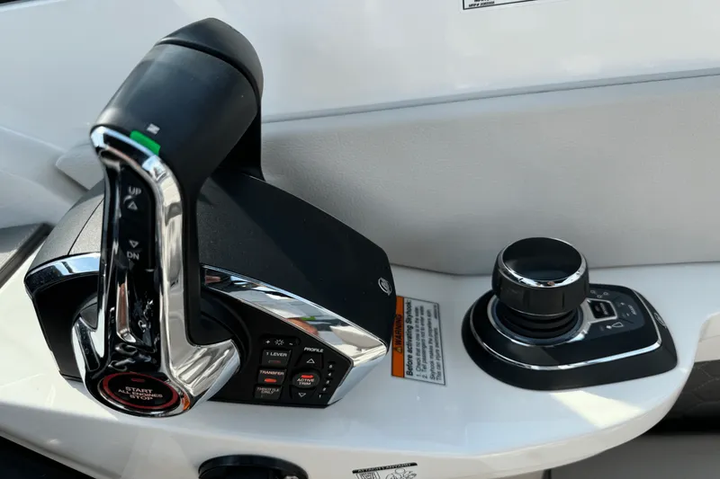 Slide: The Image of Sea Ray 290 SDX OB 2023 - 6