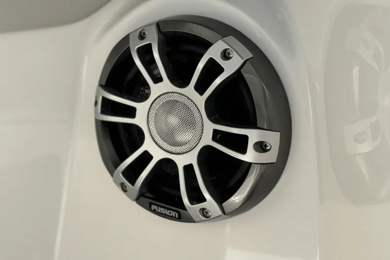 Slide: The Image of Sea Ray 290 SDX OB 2023 - 9