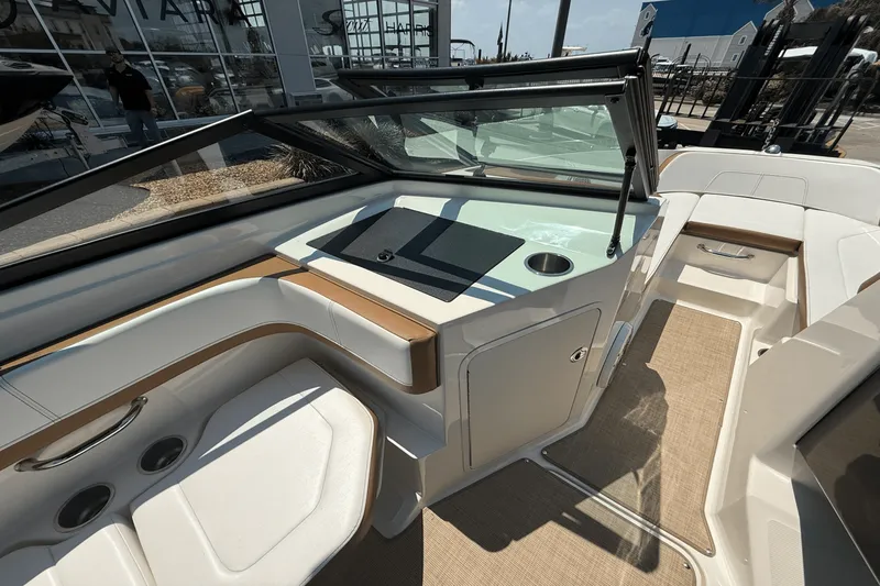 Slide: The Image of Sea Ray SPX 190 2018 - 10