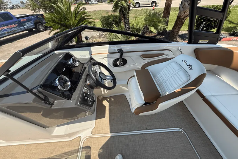 Slide: The Image of Sea Ray SPX 190 2018 - 12