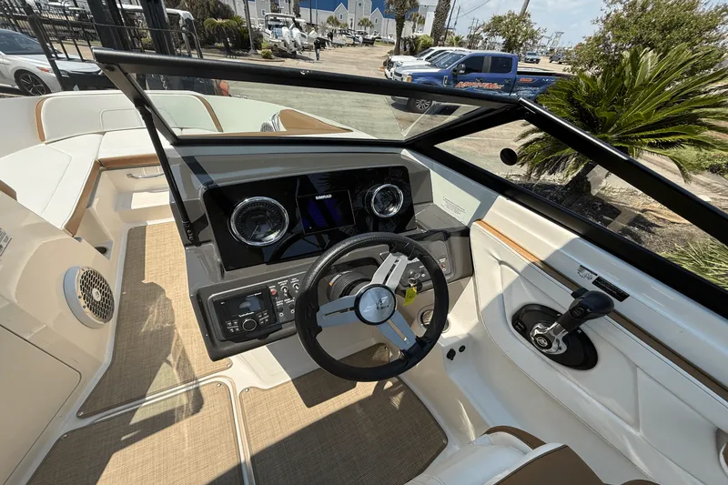 Slide: The Image of Sea Ray SPX 190 2018 - 13