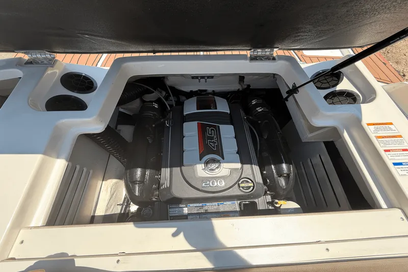 Slide: The Image of Sea Ray SPX 190 2018 - 18