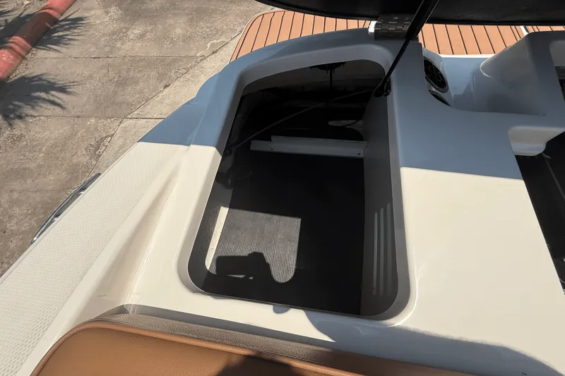 Slide: The Image of Sea Ray SPX 190 2018 - 19