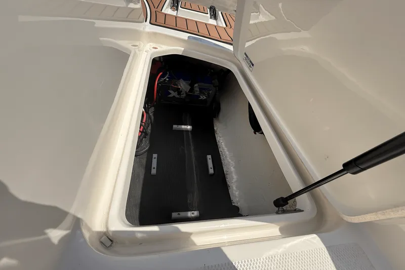 Slide: The Image of Sea Ray SPX 190 2018 - 20