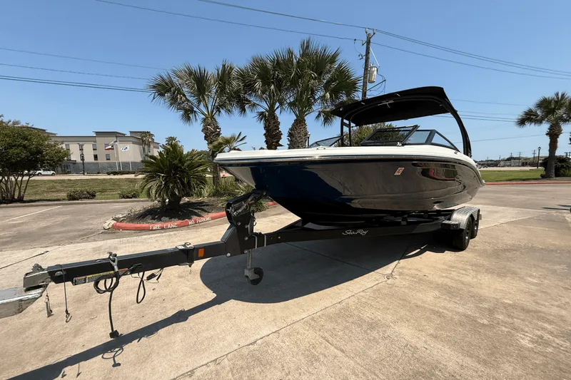 Slide: The Image of Sea Ray SPX 190 2018 - 23