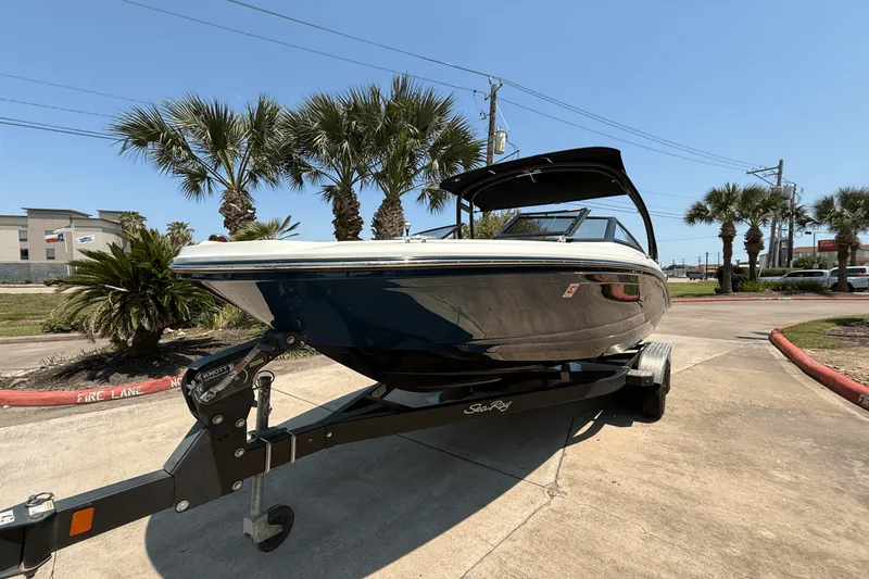 Slide: The Image of Sea Ray SPX 190 2018 - 3