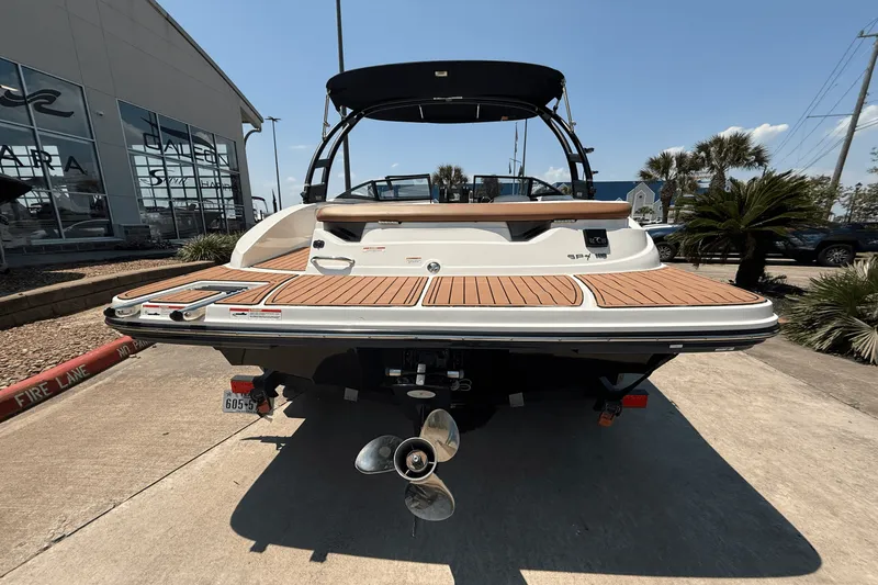 Slide: The Image of Sea Ray SPX 190 2018 - 4