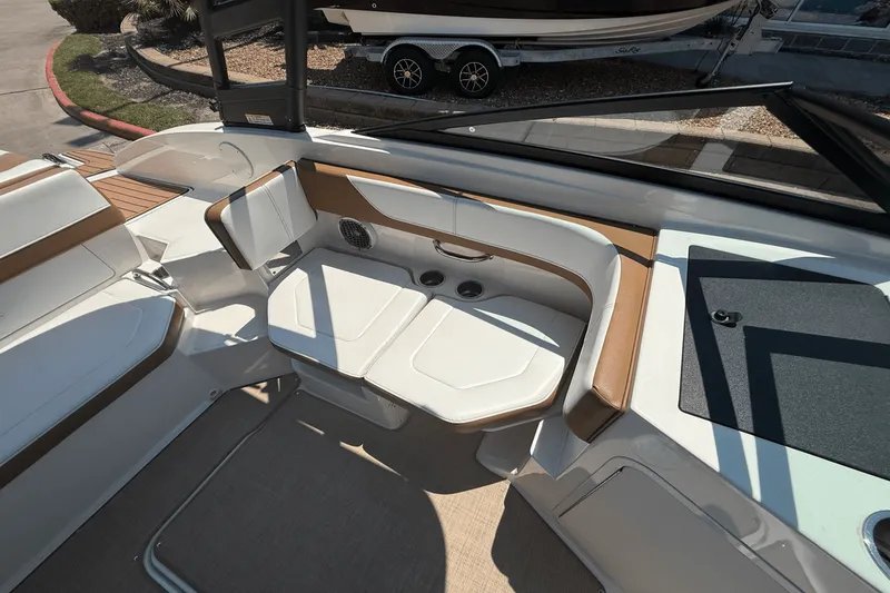 Slide: The Image of Sea Ray SPX 190 2018 - 9