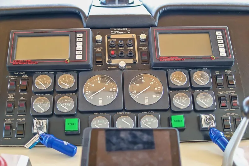 Slide: The Image of Hatteras Cockpit Motor Yacht 1993 - 68