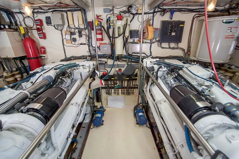 Slide: The Image of Hatteras Cockpit Motor Yacht 1993 - 3
