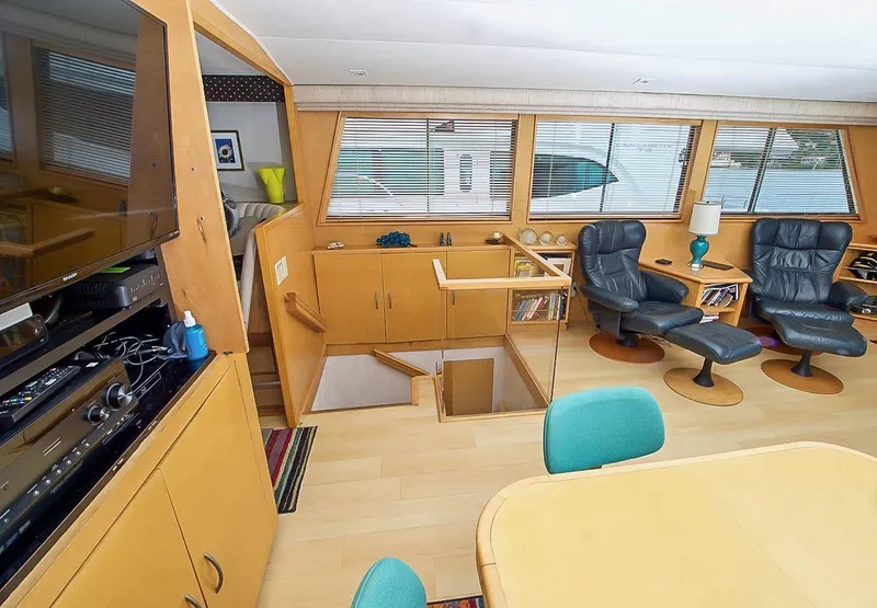 Slide: The Image of Hatteras Cockpit Motor Yacht 1993 - 61