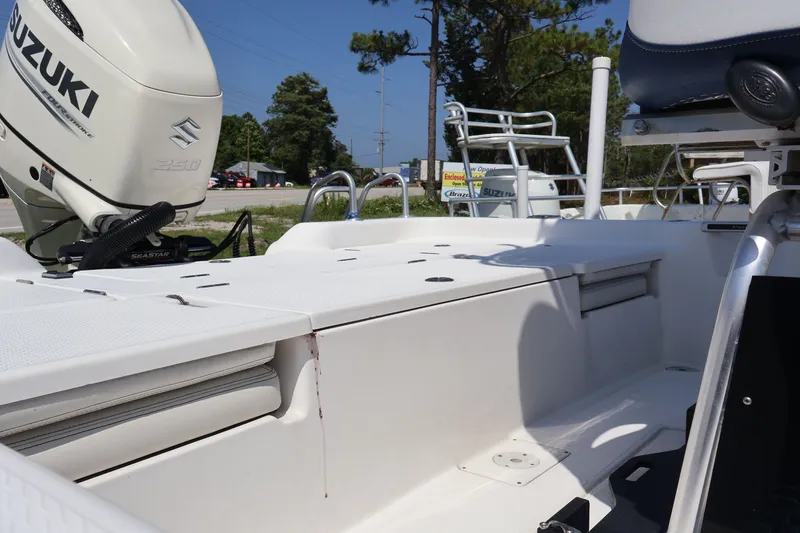 Slide: The Image of Blue Wave 2300 Pure Bay 2019 - 14