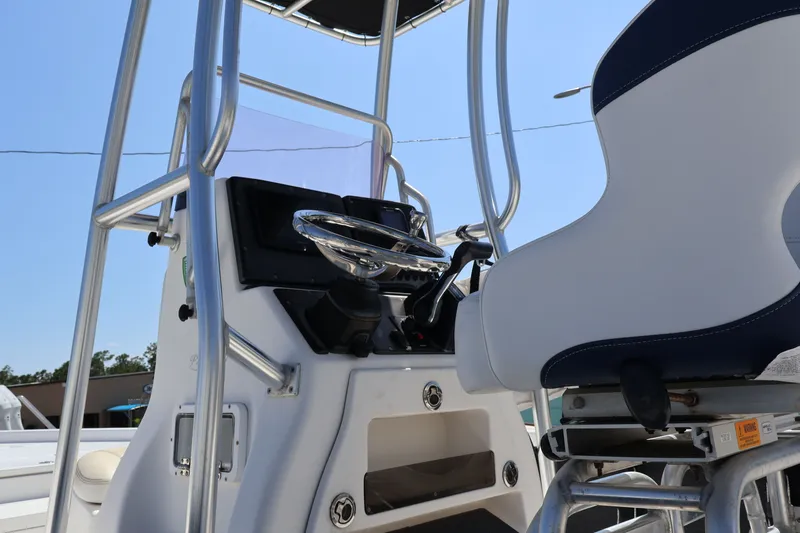 Slide: The Image of Blue Wave 2300 Pure Bay 2019 - 6