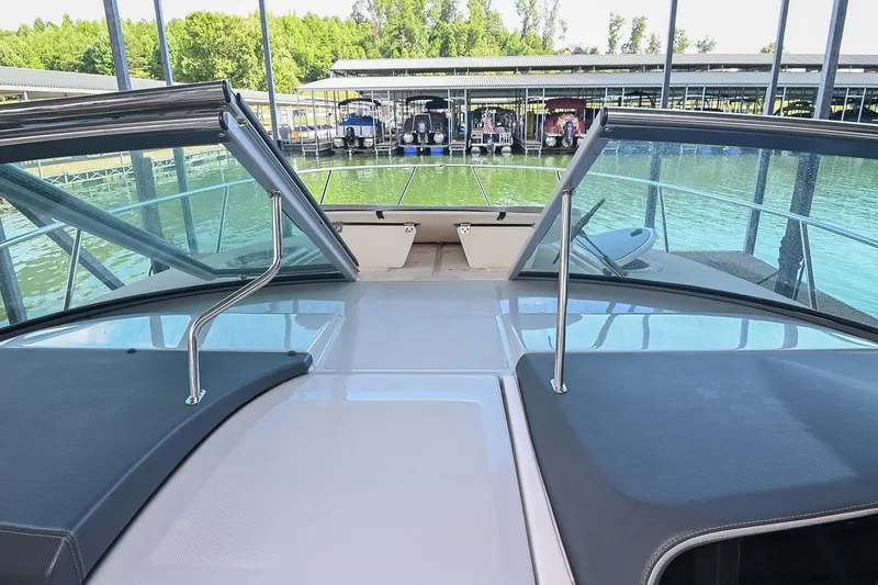 Slide: The Image of Regal 33 Express 2021 - 63