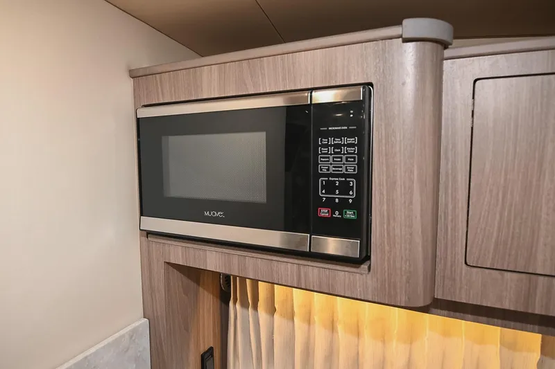 Slide: The Image of Regal 33 Express 2021 - 33