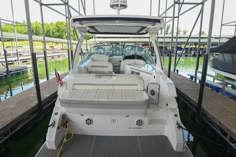 Slide: The Image of Regal 33 Express 2021 - 16