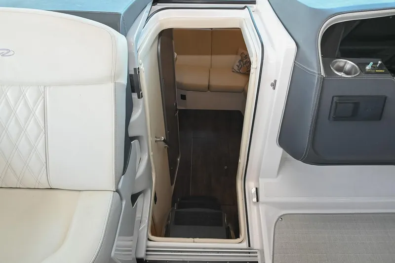 Slide: The Image of Regal 33 Express 2021 - 28
