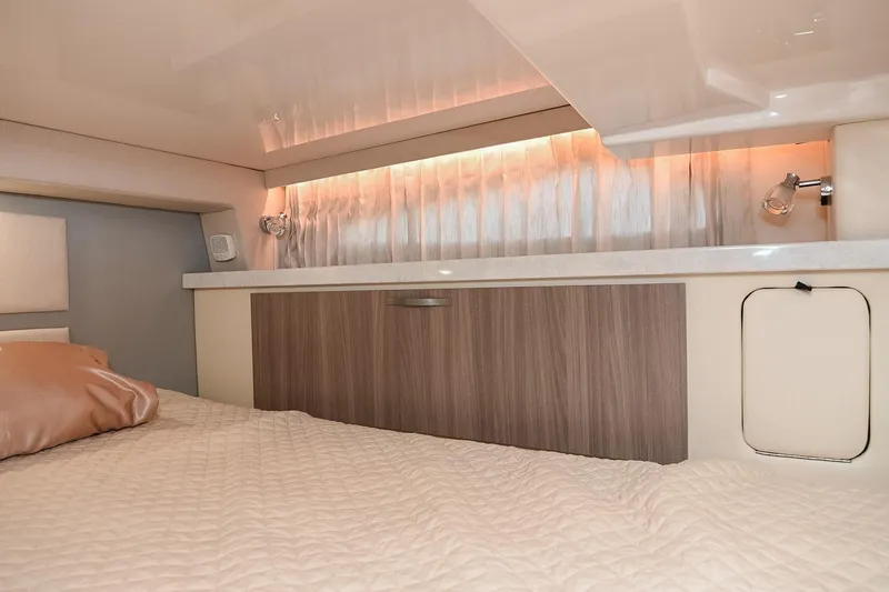 Slide: The Image of Regal 33 Express 2021 - 42