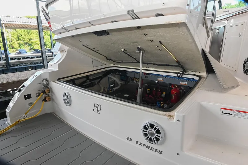 Slide: The Image of Regal 33 Express 2021 - 52