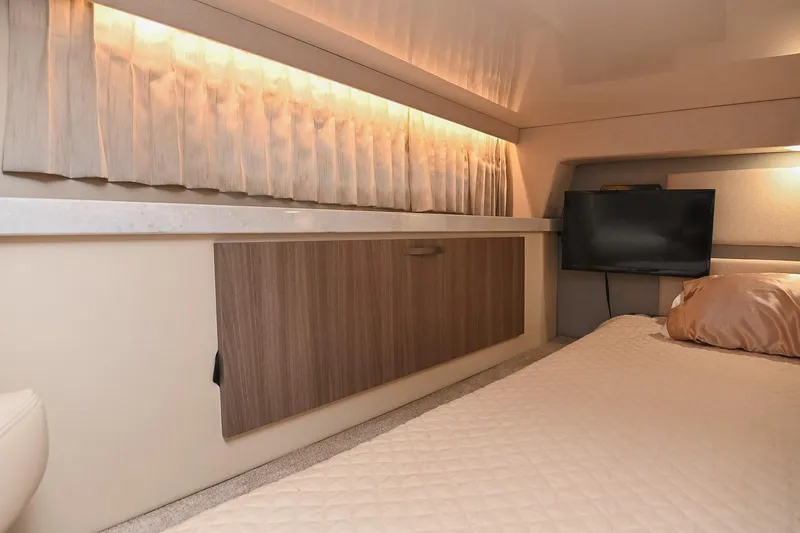 Slide: The Image of Regal 33 Express 2021 - 41