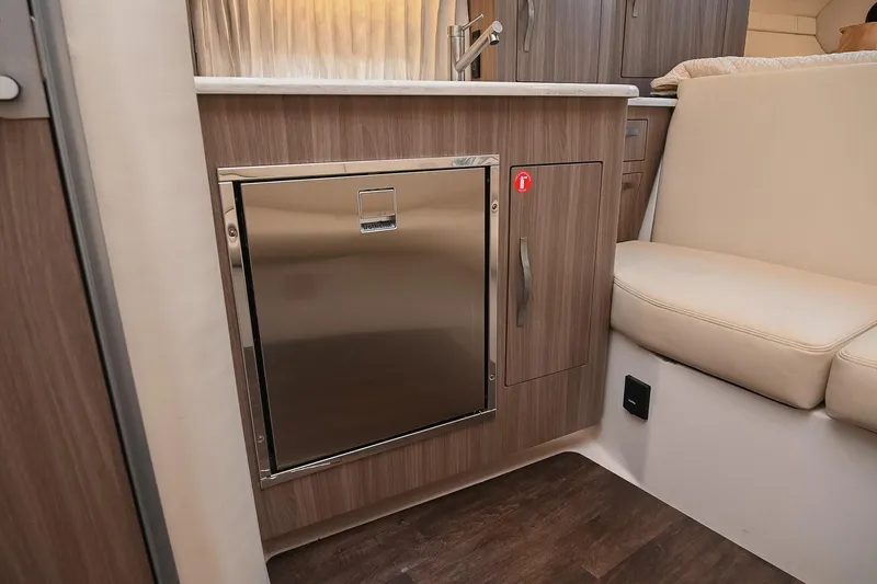 Slide: The Image of Regal 33 Express 2021 - 37