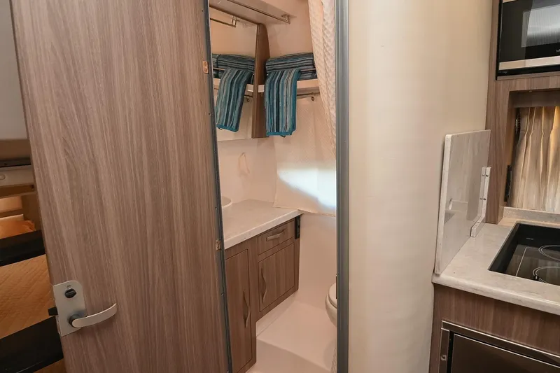 Slide: The Image of Regal 33 Express 2021 - 43