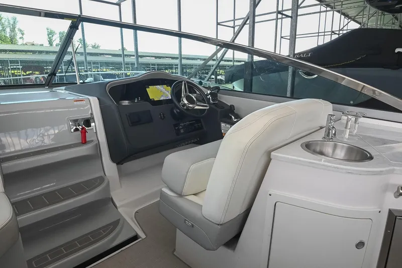 Slide: The Image of Regal 33 Express 2021 - 47
