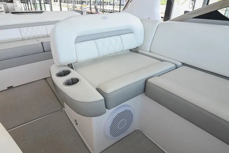 Slide: The Image of Regal 33 Express 2021 - 25
