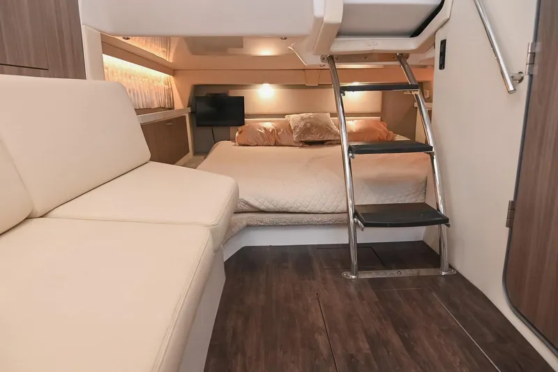 Slide: The Image of Regal 33 Express 2021 - 13
