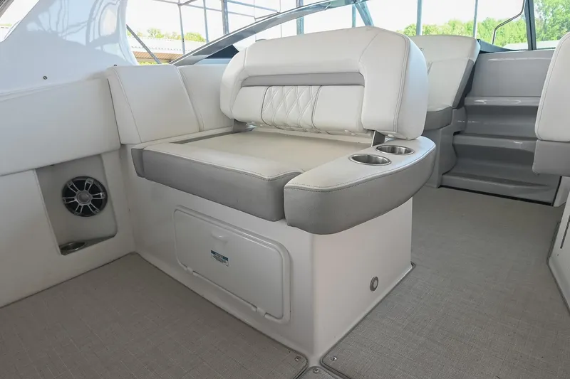 Slide: The Image of Regal 33 Express 2021 - 24