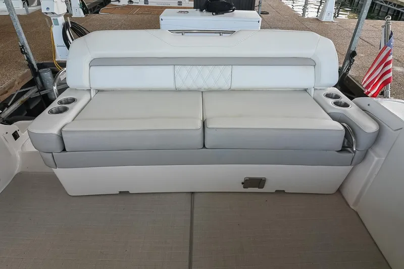 Slide: The Image of Regal 33 Express 2021 - 19
