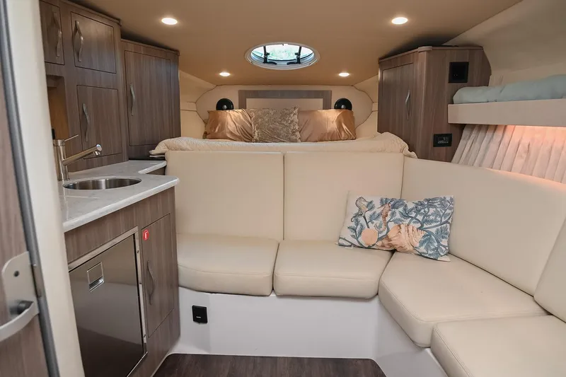 Slide: The Image of Regal 33 Express 2021 - 30