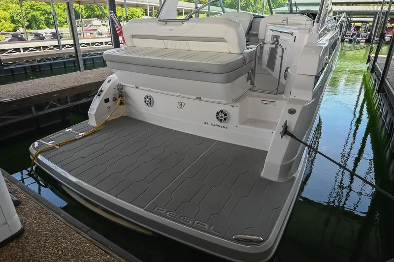Slide: The Image of Regal 33 Express 2021 - 17