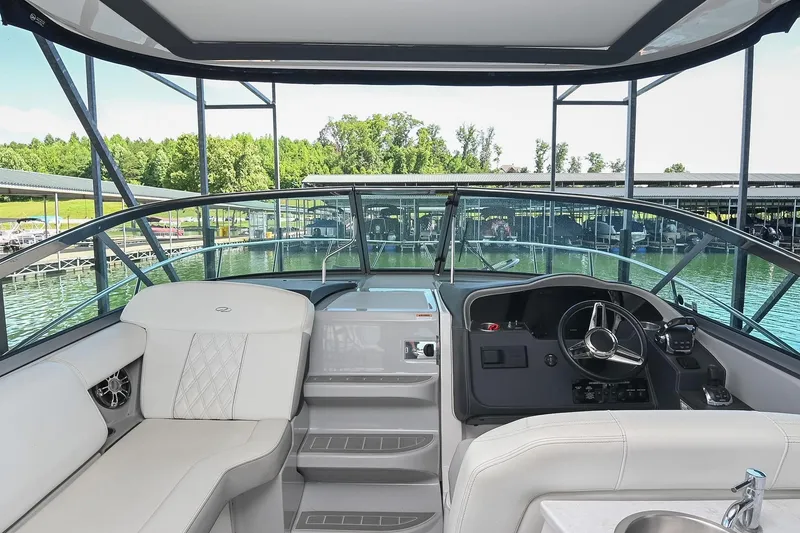 Slide: The Image of Regal 33 Express 2021 - 54
