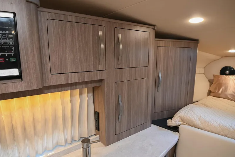 Slide: The Image of Regal 33 Express 2021 - 32