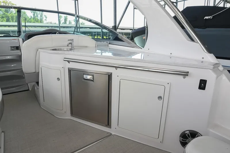 Slide: The Image of Regal 33 Express 2021 - 20