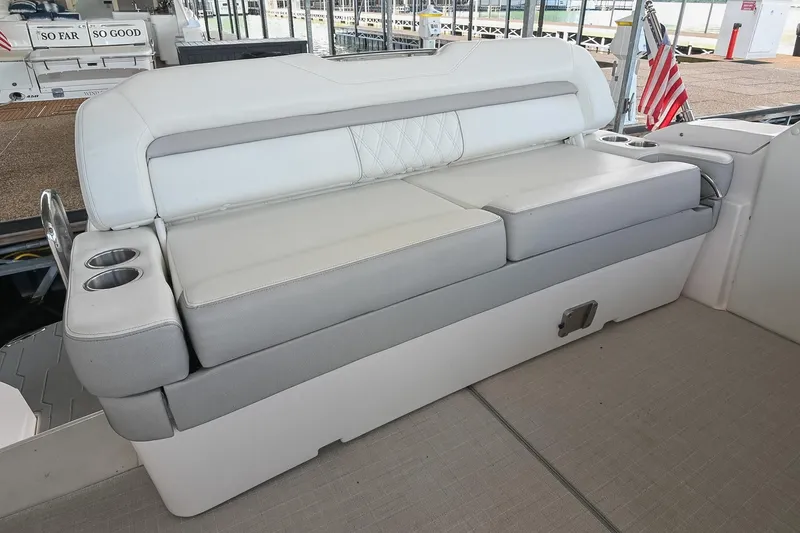 Slide: The Image of Regal 33 Express 2021 - 45