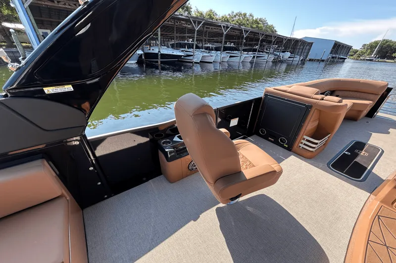 Slide: The Image of Harris Grand Mariner 250 2026 - 10