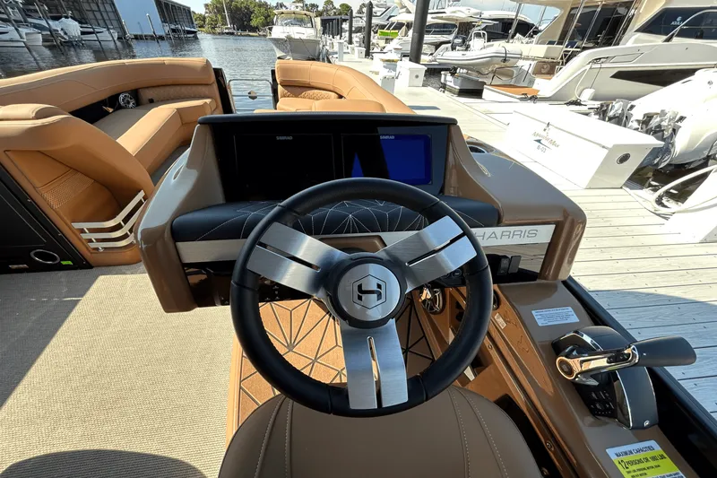 Slide: The Image of Harris Grand Mariner 250 2026 - 12