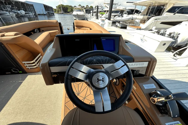 Slide: The Image of Harris Grand Mariner 250 2026 - 13