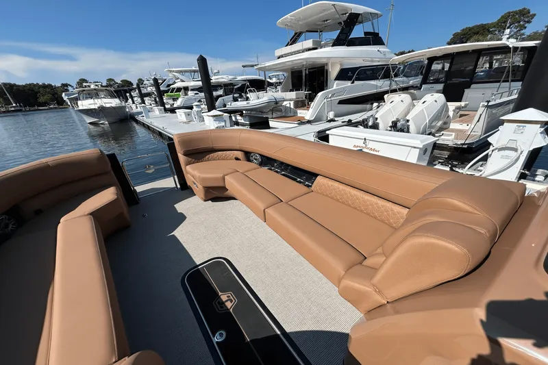 Slide: The Image of Harris Grand Mariner 250 2026 - 15