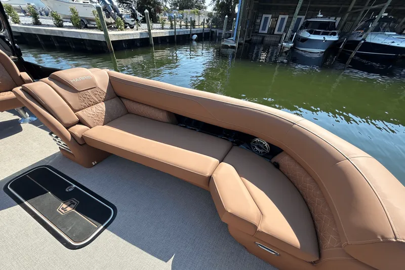 Slide: The Image of Harris Grand Mariner 250 2026 - 16