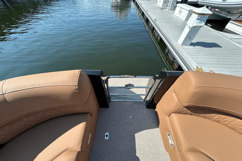 Slide: The Image of Harris Grand Mariner 250 2026 - 17