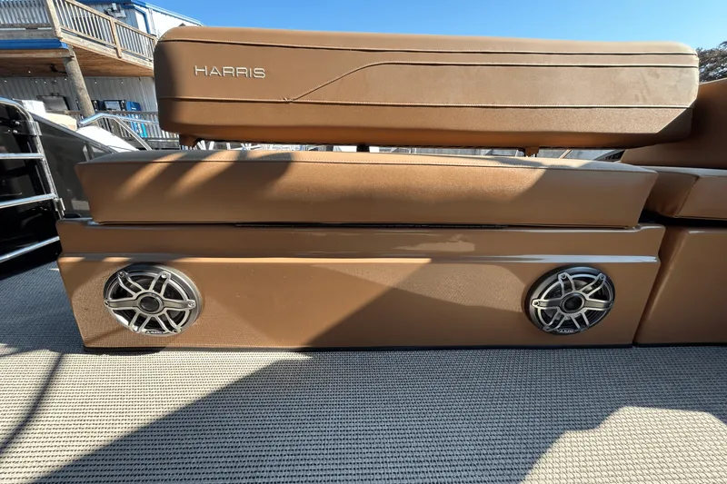 Slide: The Image of Harris Grand Mariner 250 2026 - 21