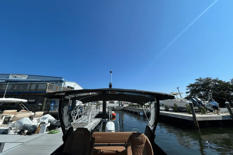 Slide: The Image of Harris Grand Mariner 250 2026 - 22