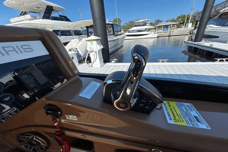 Slide: The Image of Harris Grand Mariner 250 2026 - 23