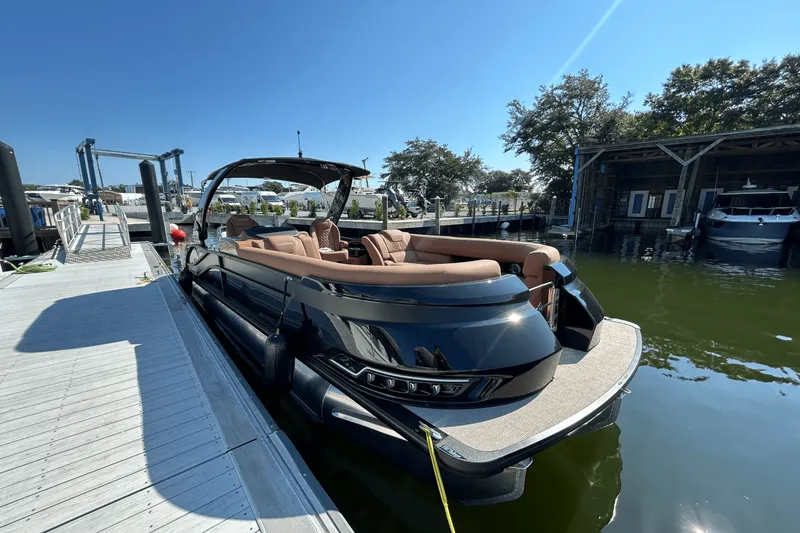 Slide: The Image of Harris Grand Mariner 250 2026 - 5