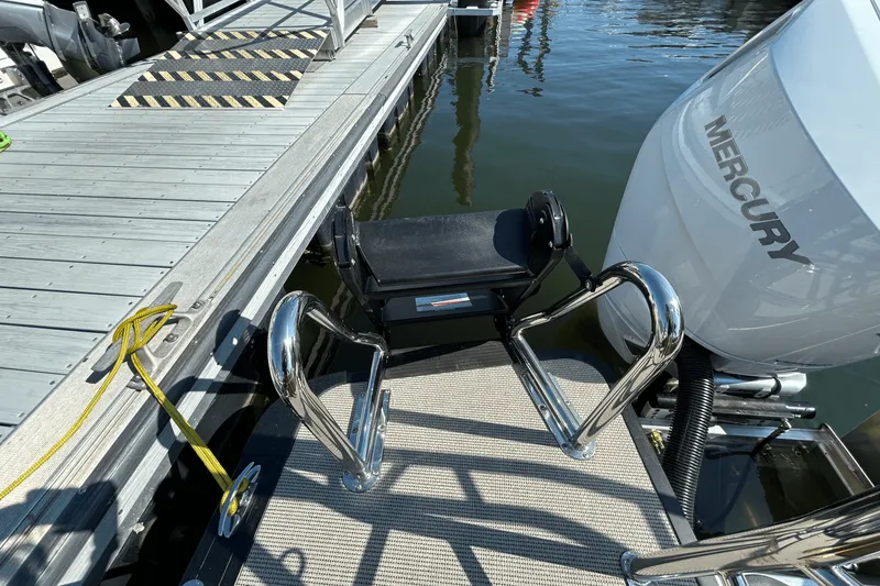 Slide: The Image of Harris Grand Mariner 250 2026 - 6